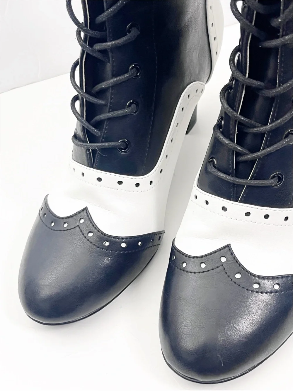 UNIQUE VINTAGE Black White Almond Toe Lace Up Booties Size 10 Victorian Preppy